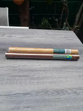 2 rouleaux neufs de papier vinyle.
