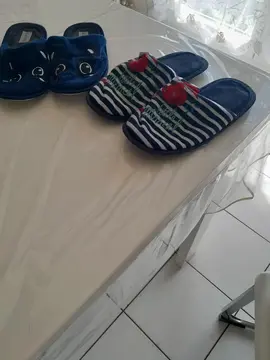 2 paires de pantoufles T38 m.