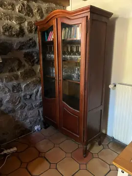 armoire avec vitrine