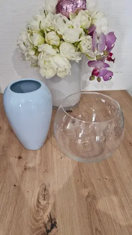 2 vases