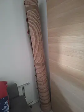 grand tapis beige et rouge