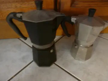 2 anciennes cafetières italiennes