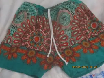 short fantaisie femme et pantalon rouge toile