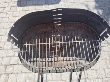 petit barbecue à charbon de bois