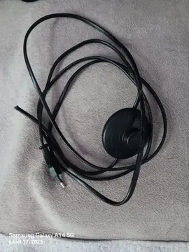 Cable (avec le bouton interrupteur à pied)