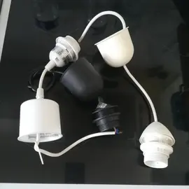 Trois suspensions luminaires