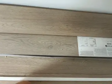 parquet stratifié et plinthes