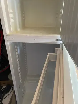 frigo congélateur bon état manque aménagement intérieur