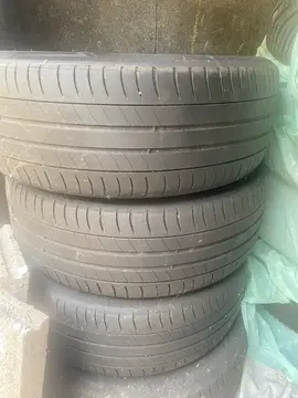 4 pneus Michelin avec jantes