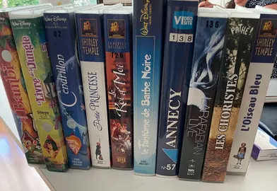Lot de 10 cassettes VHS dont 8 pour Enfants