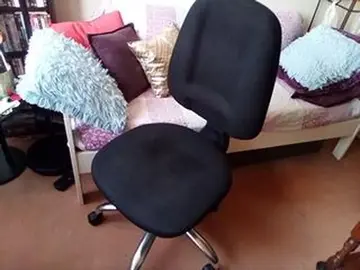 fauteuil de bureau sur roulette