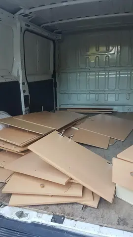 planches d'aggloméré couleur bois clair