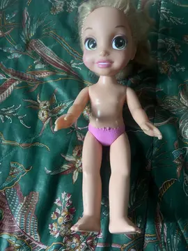 poupée blonde