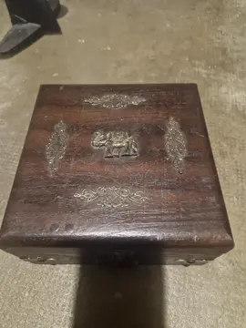 Boîte à bijoux en bois