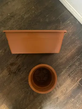 jardinière et pot en plastique