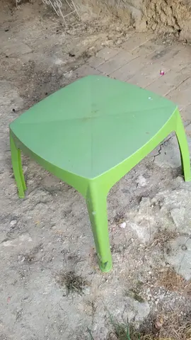 petite table plastique vert