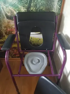 chaise percée