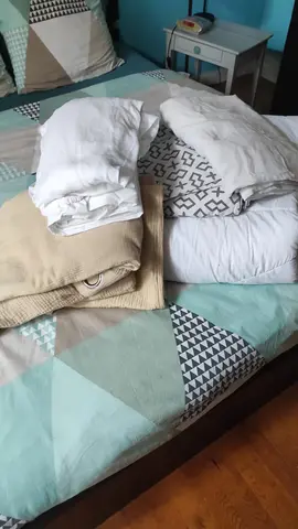 donne couette 2 personnes . draps housse . parure de couette et rideaux