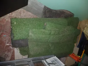 2 rouleaux de gazon synthétiques