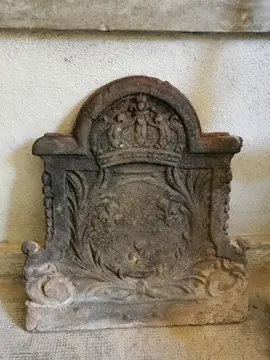Plaque en fonte pour cheminée