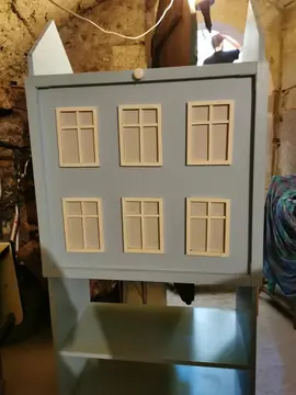 Bureau artisanal en forme de maison