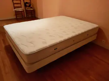 sommier Simons et matelas 140