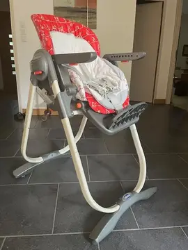 chaise haute d'enfant de bas âge