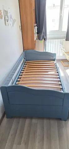 Lit une personne 90 * 190 fourni avec matelas et tiroir