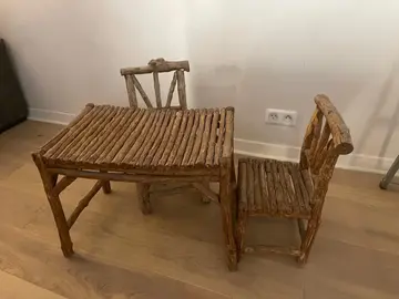 1 table et 2 chaises