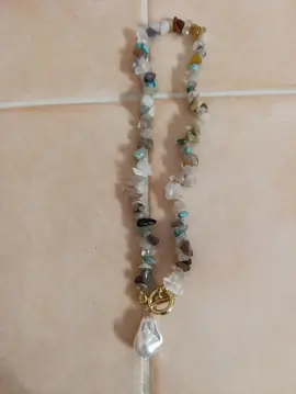 Collier de pierres