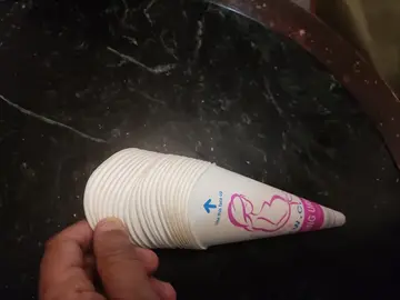 plusieurs urinoir portable pour femme.