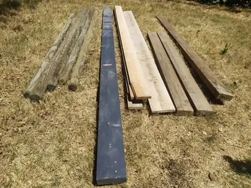 Bastaing et poteau bois