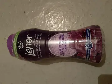 parfum de linge Lenor neuf