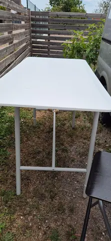 table et 4 tabourets