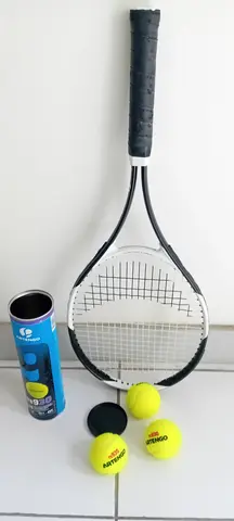 Raquette de Tennis Artengo 700 et 3 balles