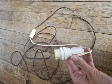Ancienne prise vielle lampe