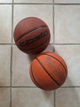 2 ballons de basket