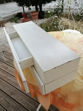 Petits meubles à poser ou accrocher au mur