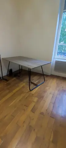 table en imitation bois