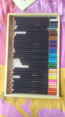 36 crayons de couleur