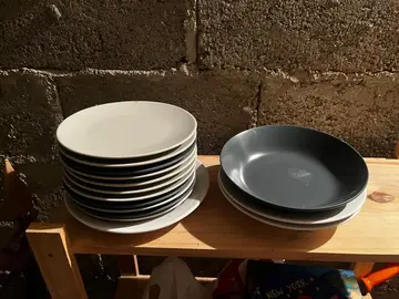 Lot d'assiettes creuses et à dessert Ikea