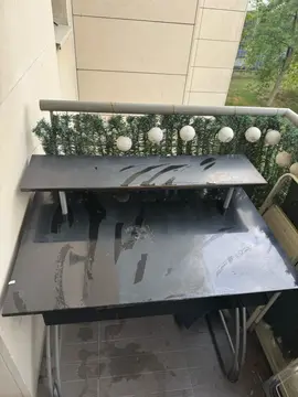 bureau d’ordinateur avec réhausseur écran