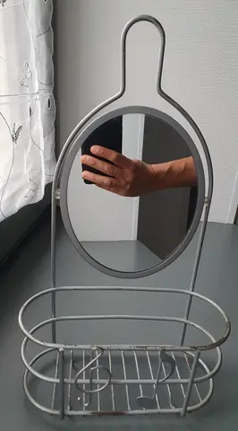 Petit miroir coiffeuse
