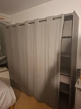 URGENT – DON DRESSING EN BON ÉTAT Bonjour, Je donne un dressing en bon état général. Il est fonctio