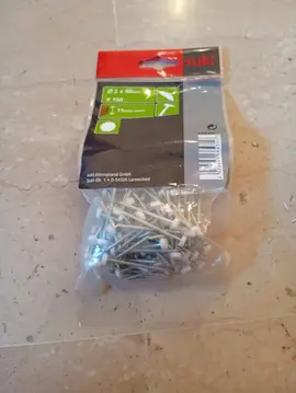 Sachet de vis entamé