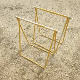 Treteau métallique - 2 jaune de 74 cm et un blanc de 70cm