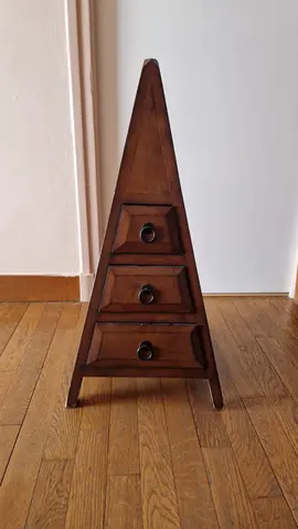 petit meuble pyramide