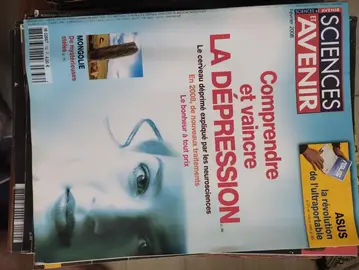 lot d'une cinquantaine de revues sciences et avenir années 2000
