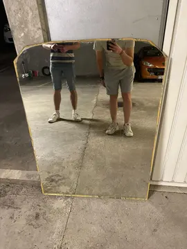 Miroir légèrement piqué
