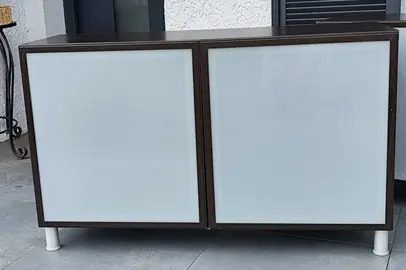 2 meubles bas IKEA modèle Besta